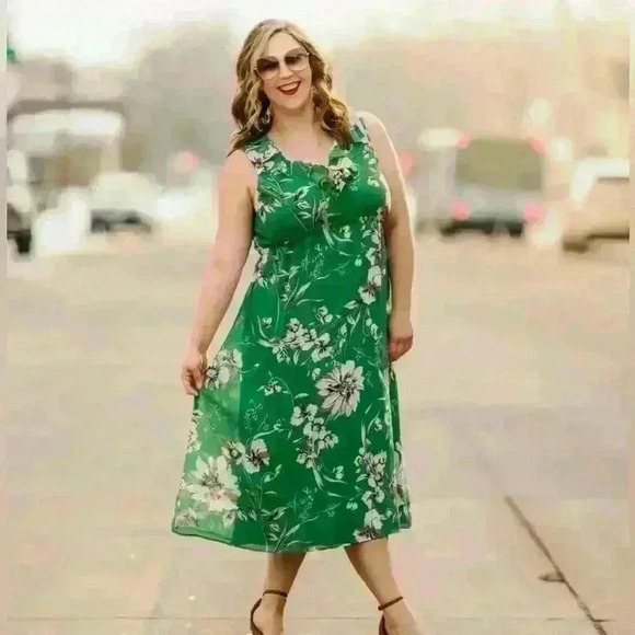 Maurices Ruffled Pleated Floral Midi Dress Size 2X Emerald Jewel NWT - Picture 1 of 7